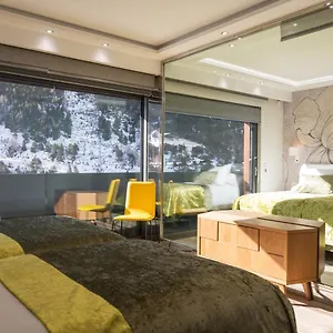 The Mirror & Luxury Apartamento El Tarter